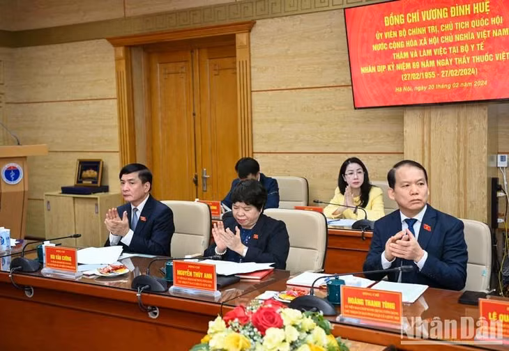 Các đại biểu dự cuộc làm việc.