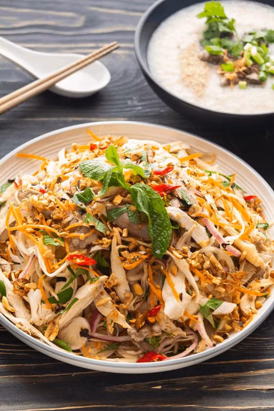 Gỏi gà. Ảnh: TL