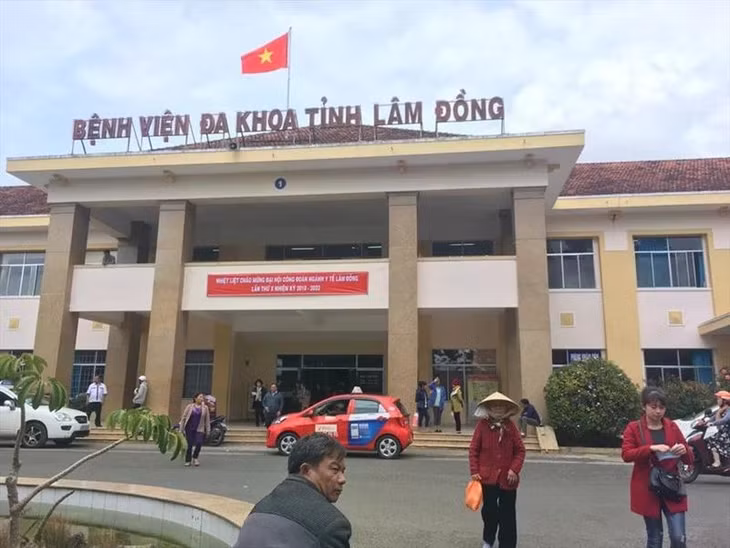Bệnh viện Đa khoa tỉnh Lâm Đồng trả nhầm kết quả X-quang dẫn đến mổ nhầm cho người bệnh.