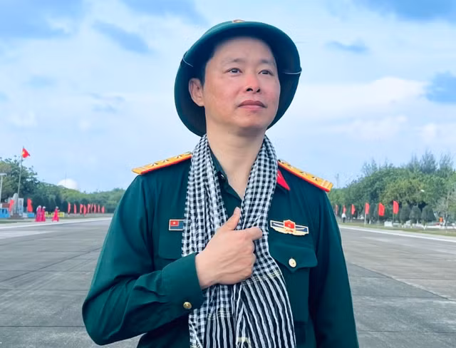 Nhạc sĩ An Hiếu tự hứa sau mỗi chuyến đi đặc biệt tôi sẽ viết một bài hát dành cho những người lính ở nơi đầu sóng, ngọn gió