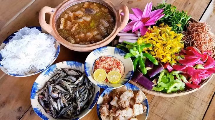 Món ngon nên thưởng thức tại Cần Thơ gồm những món bánh dân dã, chuột đồng, bún hay lẩu mắm, lẩu cá lóc...