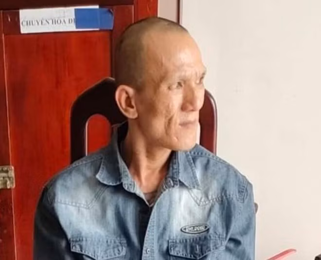 Đối tượng Phùng Hữu Phúc tại cơ quan Công an. Ảnh: Công an cung cấp.