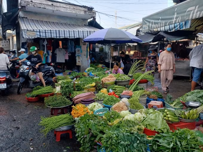 Một góc chợ Xóm Mới (Gò Vấp) ngày 31/1. Ảnh: Hồng Châu
