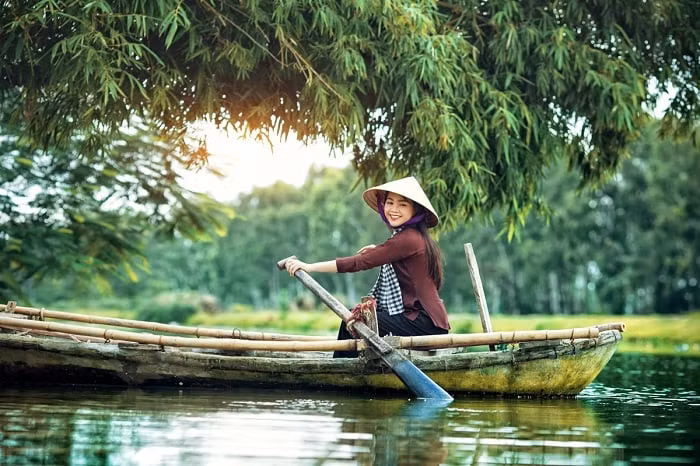 Cồn Ấu là một cù lao nhỏ thuộc phường Hưng Lợi, quận Cái Răng, TP Cần Thơ. Tên địa danh xuất phát từ việc trước đây, người dân địa phương trồng nhiều cây ấu trên cồn.