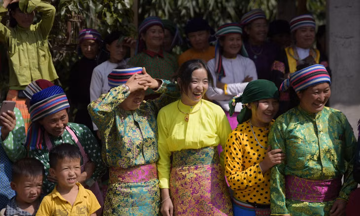 Tết cộng đồng của người Mông dưới chân cột cờ Lũng Cú ảnh 6