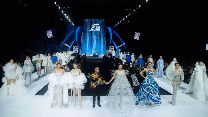 Nhiều thế hệ người mẫu trưởng thành từ "Vietnam’s Next Top Model" tham gia các sàn diễn thời trang - Ảnh: BTC