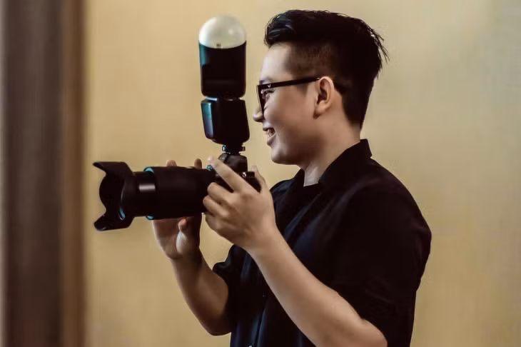 Anh Tuấn quyết định dùng thu nhập từ việc chụp ảnh để đầu tư cổ phiếu. Ảnh: NVCC.