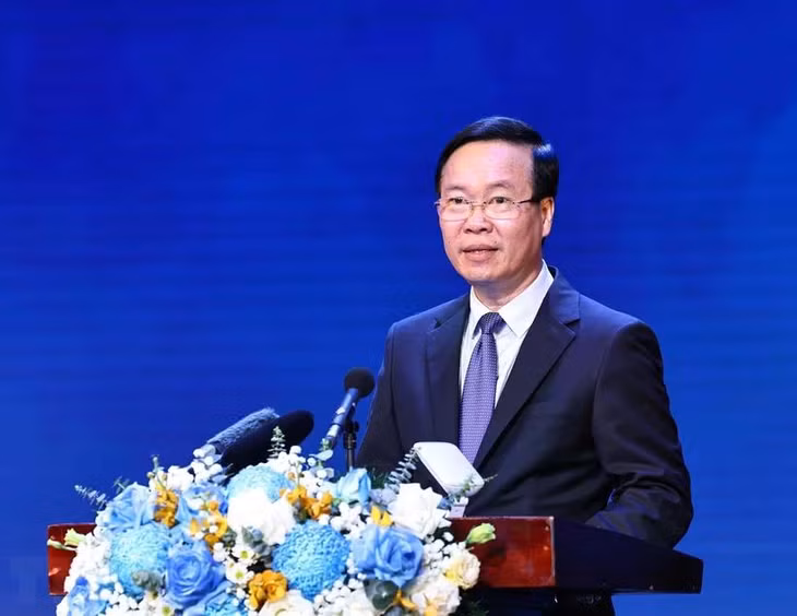 Chủ tịch nước Võ Văn Thưởng phát biểu tại Chương trình Tôn vinh Thầy thuốc Việt Nam và trao giải cuộc thi viết “Sự hy sinh thầm lặng” lần thứ 6. (Ảnh: Thống Nhất/TTXVN)