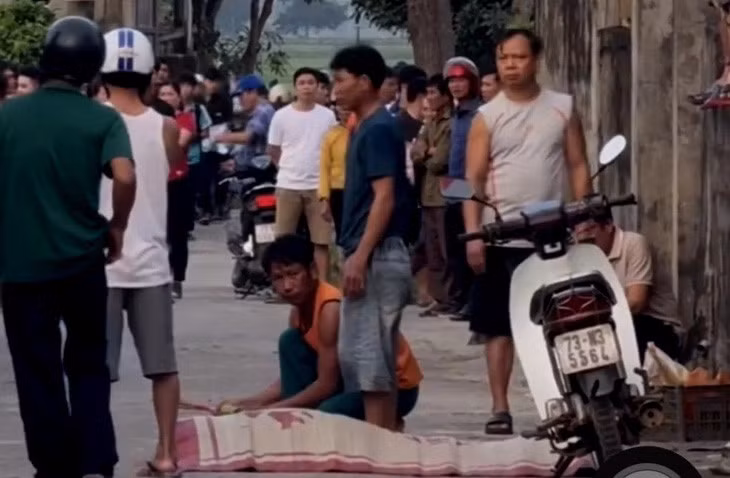 Hiện trường con trâu "điên" húc chết bà D. tại xã Lộc Thủy chiều 15-2 - Ảnh: H.V