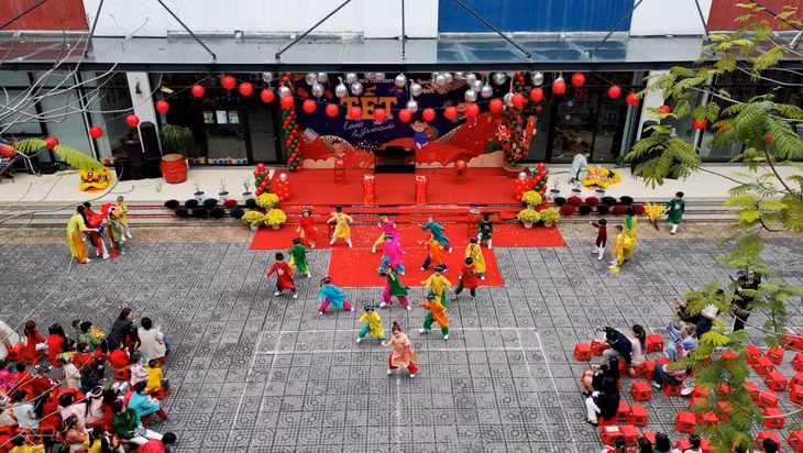 Lễ hội mùa Xuân là hoạt động thường niên của nhà trường nhằm giới thiệu những nét đẹp truyền thống của ngày Tết Nguyên đán.