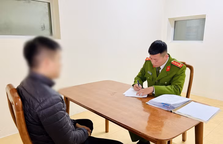 Đối tượng Lê Văn Sơn tại cơ quan điều tra.