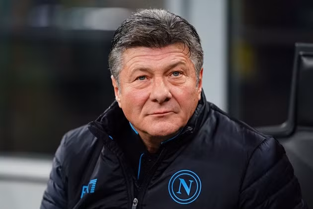 Walter Mazzarri bị Napoli sa thải sau chuỗi trận tệ hại.