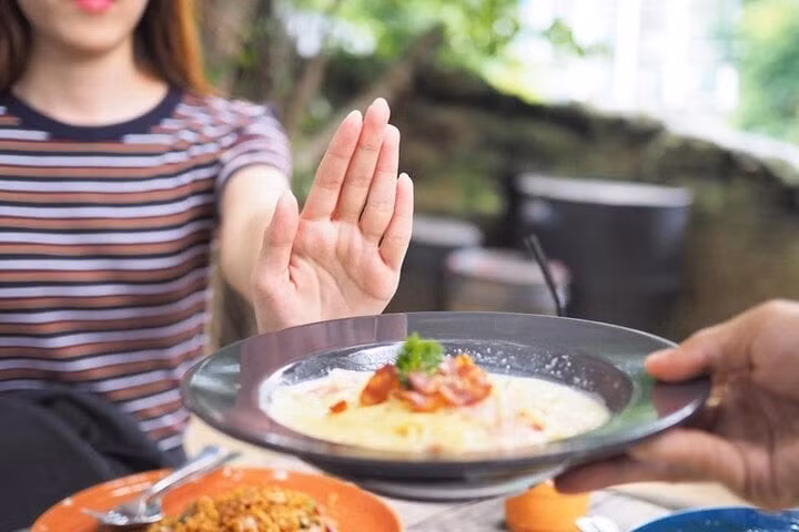 Bỏ bữa sẽ làm bạn dễ cáu gắt và ăn nhiều hơn vào bữa tiếp theo.