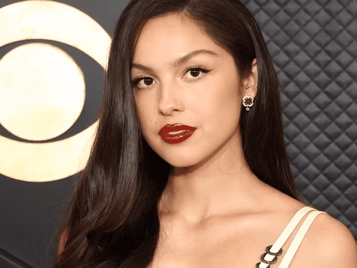Olivia Rodrigo gây tiếc nuối khi không nhận được giải thưởng nào dù sở hữu 6 đề cử.
