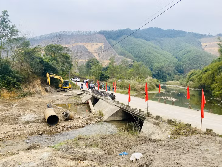 Ngày 15/2/2024, thành phố Hạ Long khởi công dự án xây dựng cầu thay thế tràn qua suối thôn Đất Đỏ (xã Tân Dân).