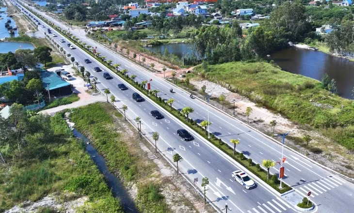 Đường trục chính trung tâm Khu đô thị Cái Rồng. Ảnh: Đỗ Phương