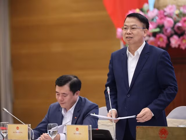 Thứ trưởng Bộ Tài chính Nguyễn Đức Chi: Mục tiêu nâng hạng thị trường chứng khoán vào năm 2025 từ thị trường cận biên lên thị trường mới nổi rất quan trọng nhưng trong bất kỳ giải pháp nào, Bộ Tài chính cũng phải quản trị được rủi ro và bảo đảm thị trường vận hành ổn định, an toàn và bền vững - Ảnh: VGP/Nhật Bắc
