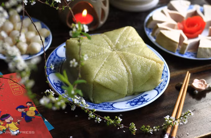 Bánh luộc và ép đúng cách sẽ dẻo rền, thơm ngon. Ảnh: Bùi Thủy