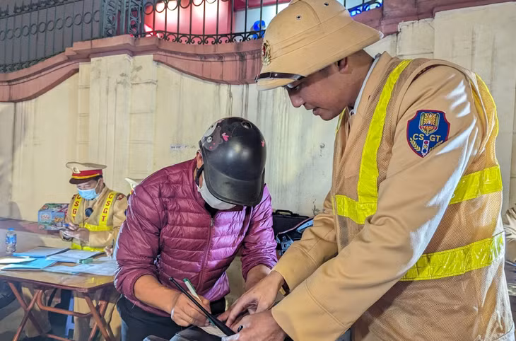 Lực lượng chức năng chỉ xử lý hành vi không làm thủ tục đăng ký sang tên xe (ảnh minh họa).