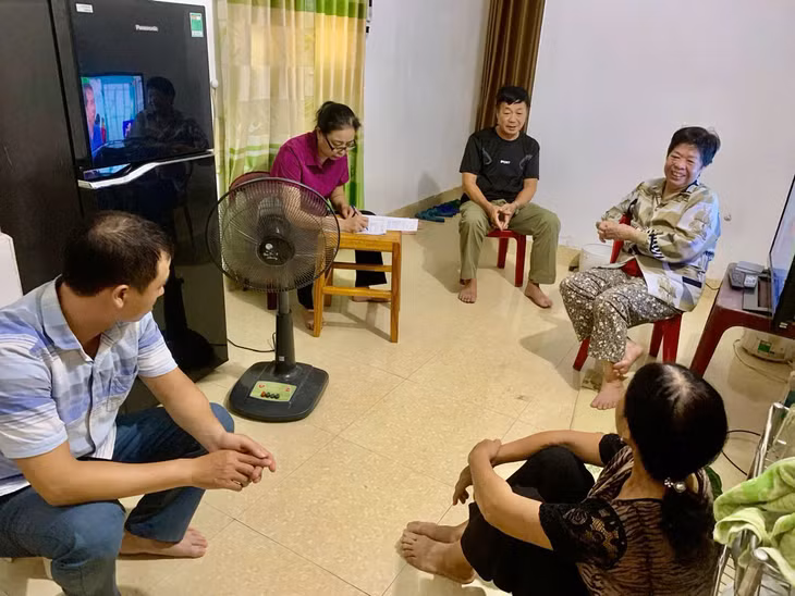 Tổ hòa giải khu phố Nam Sơn, phường Nam Khê, TP Uông Bí tổ chức buổi làm việc, hòa giải giữa hai gia đình trên địa bàn. 