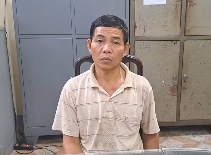 Hoàng Vòng Tư tại cơ quan công an.