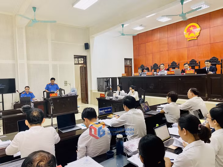 Đại diện VKSND tỉnh trình bày quan điểm luận tội và đề nghị mức hình phạt đối với các bị cáo tại phiên tòa.