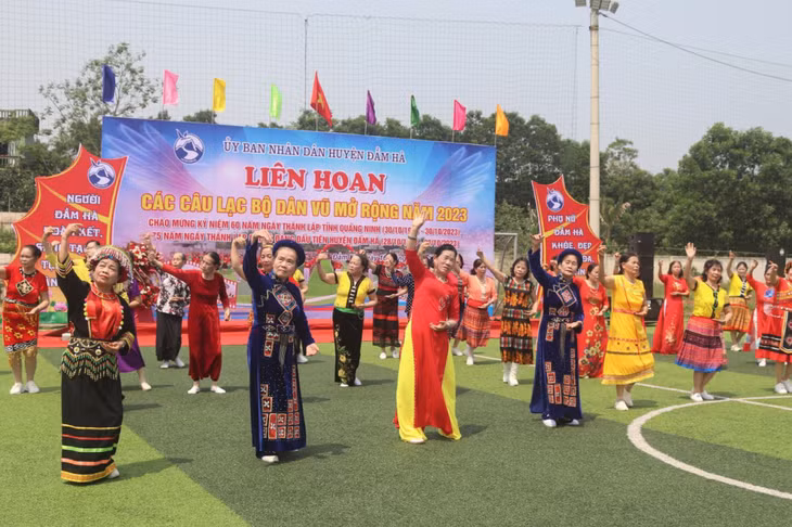 Liên hoan các CLB dân vũ huyện Đầm Hà mở rộng năm 2023 là một trong những hoạt động chào mừng kỷ niệm 60 năm thành lập tỉnh. Ảnh: Quốc Nghị (Trung tâm TT-VH Đầm Hà)