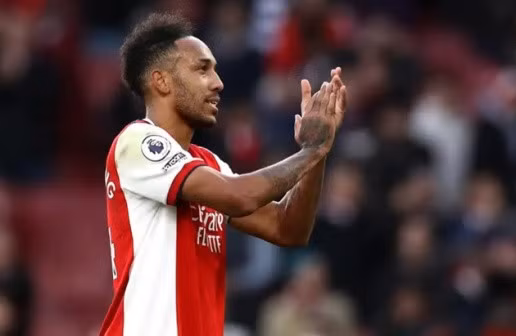 5. Pierre -Emerick Aubameyang (Arsenal). Sau khi đặt chân đến Emirates từ Dortmund vào mùa Đông 2018, cầu thủ người Gabon đã nhanh chóng đem lại tác động với 10 bàn sau 14 trận. Aubameyang tiếp tục tỏa sáng ở mùa giải tiếp theo khi giành danh hiệu Chiếc giày vàng.