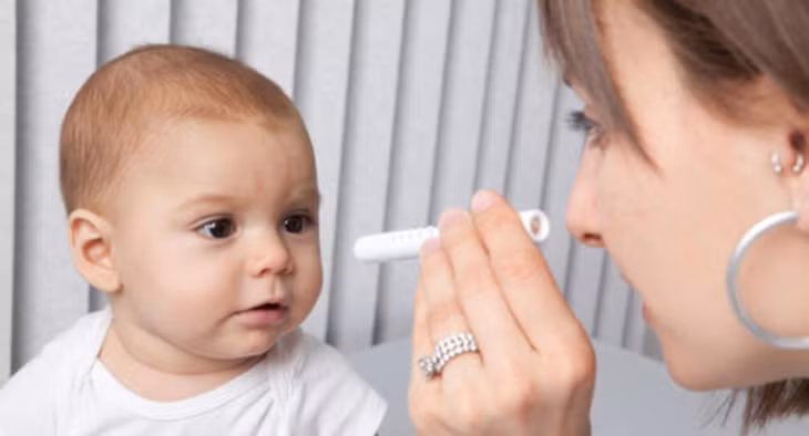 Trẻ em cần được khám và sàng lọc các bệnh về mắt sớm.