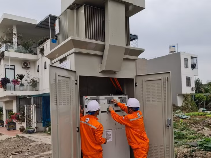 PC Quảng Ninh nghiệm thu đóng điện 43 TBA chống quá tải đảm bảo cung cấp điện cho kỳ nghỉ lễ và trước mùa nắng nóng.