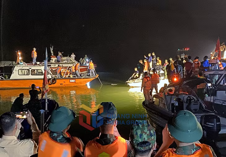 Các lực lượng chức năng, trong đó nòng cốt là lực lượng của tỉnh Quảng Ninh cùng nhiều trang thiết bị, phương tiện hiện đại và sự trợ giúp vô cùng hữu ích của các ngư dân vùng biển Gia Luận, Cát Hải xuyên đêm tìm kiếm các nạn nhân.