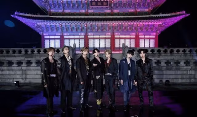Buổi hòa nhạc của BTS lấy bối cảnh tại cung điện hoàng gia cổ kính Gyeongbokgung của Hàn Quốc đã được phát sóng trên chương trình Tonight Show with Jimmy Fallon vào năm 2020