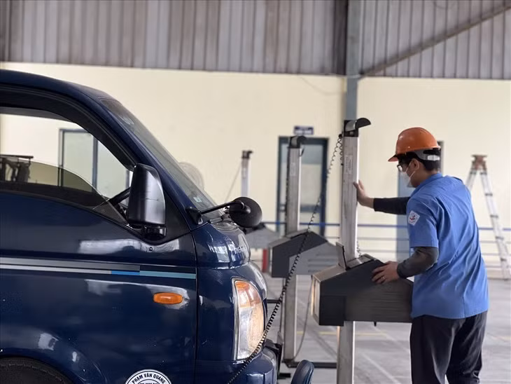 Người dân nếu phát hiện sai phạm trong công tác đăng kiểm có thể gọi đến đường dây nóng. Ảnh minh hoạ: Cường Ngô