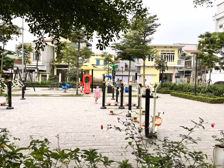 Được người dân đồng tình, chung tay giữ gìn, đô thị Cẩm Phả ngày càng xanh, sạch, văn minh.