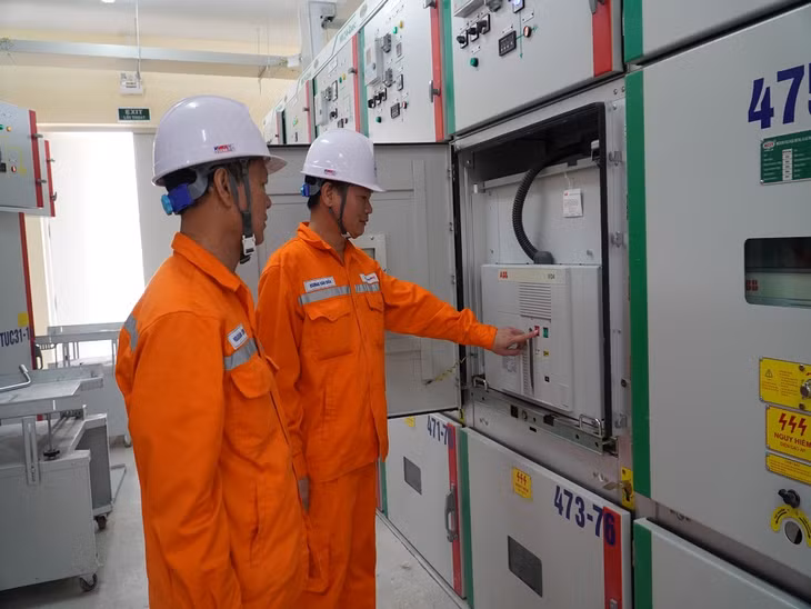 Kiểm tra nghiệm thu thiết bị trước khi đóng điện.