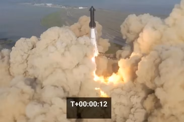 Hình ảnh từ camera cho thấy giây phút phóng thành công của tên lửa Starship của SpaceX, vài phút trước khi nó phát nổ giữa không trung. Ảnh: SpaceX/Reuters.