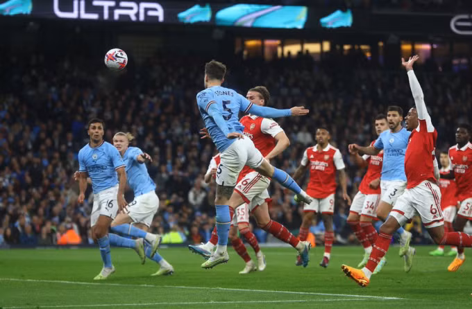 VAR ghi dấu ấn trong bàn nâng tỷ số lên 2-0 của Stones. Ảnh: Reuters
