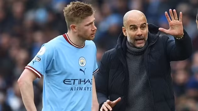 Tiền vệ: Kevin de Bruuyne. Ngôi sao người Bỉ được xem là nhạc trưởng tuyến giữa Man City với khả năng sáng tạo, những đường chuyền sắc như dao cạo.