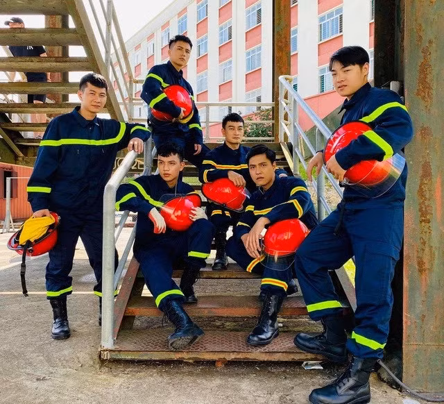 Cuộc đời vẫn đẹp sao: Con trai hết nước chấm của ông Lưu ngoài đời điển trai, đa tài - Ảnh 5.