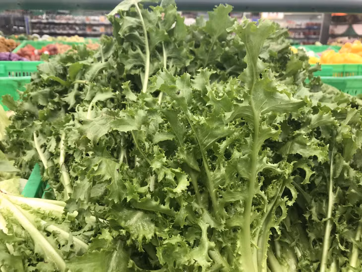 Các loại rau lá xanh như rau cải bó xôi, cải xoăn… là nguồn chứa folate. Ảnh: Thanh Thanh