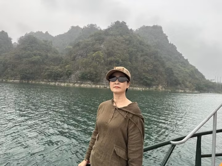 Trên phim, NSND Lan Hương luôn biến hóa, đa dạng màu sắc với nhiều nhân vật khác nhau. Nhưng ngoài đời, chị là người giản dị, có cuộc sống viên mãn, hạnh phúc.