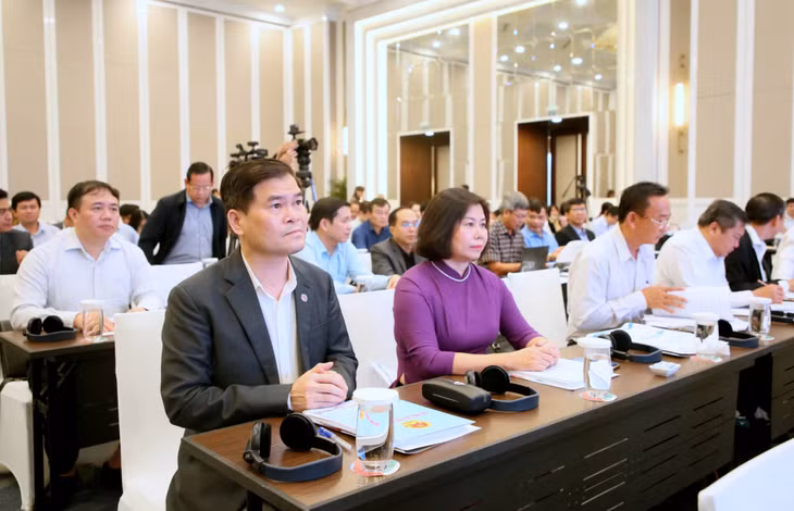Đồng chí Bùi Văn Khắng, Phó Chủ tịch UBND tỉnh, Phó Trưởng Ban Chỉ đạo Cải cách hành chính tỉnh Quảng Ninh, cùng đại diện lãnh đạo một số sở, ngành liên quan của tỉnh dự lễ công bố.