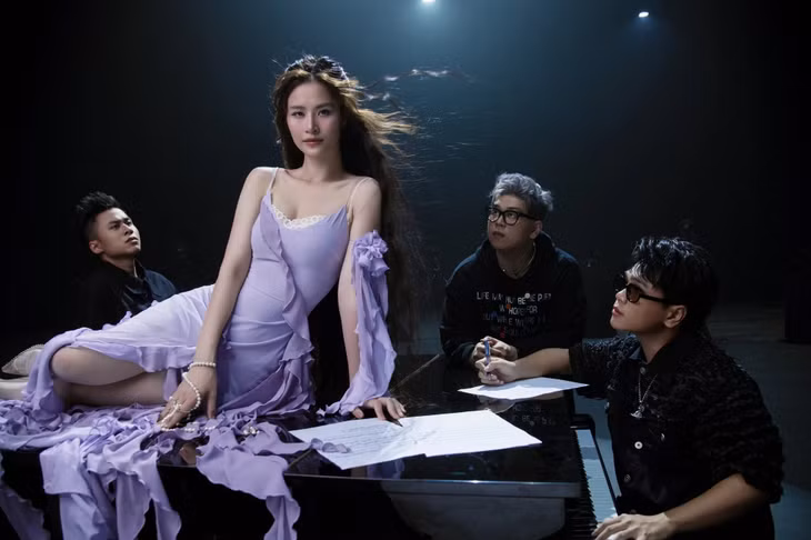 Đông Nhi trong MV Người ôm pháo hoa.