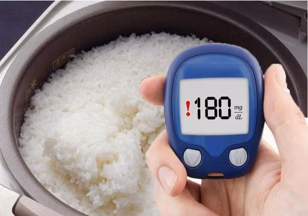 Người có lượng đường huyết cao cần lưu ý một số điều khi ăn cơm. Đồ hoạ: Hạ Mây