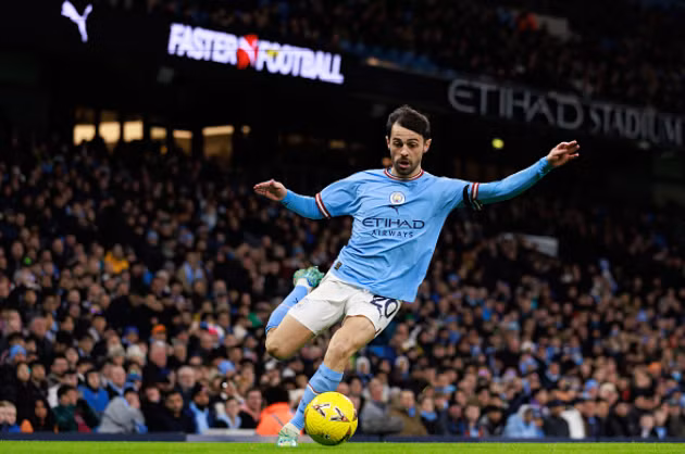 Tiền vệ lệch phải: Bernardo Silva. Cầu thủ người Bồ Đào Nha nổi bật bởi lối chơi sáng tạo, nhãn quan chiến thuật ấn tượng.