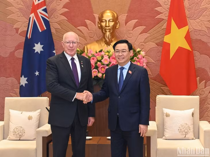 Chủ tịch Quốc hội Vương Đình Huệ và Toàn quyền Australia David Hurley tại buổi tiếp.