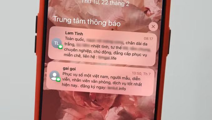 Loạt tinh nhắn lừa đảo được gửi đến máy của một người dùng tại TP HCM. Ảnh: Khương Nha