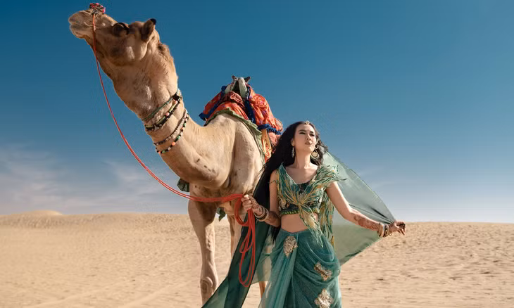 Hình ảnh đậm chất Bollywood của Võ Hạ Trâm trong MV.