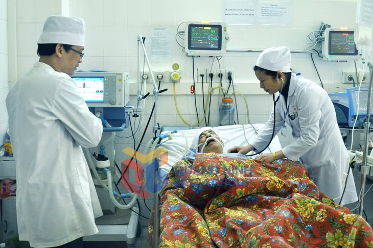 Chăm sóc bệnh nhân tại Khoa Tim mạch. Ảnh: Thu Nguyệt