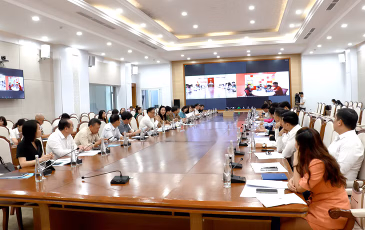 Khung cảnh buổi làm việc.
